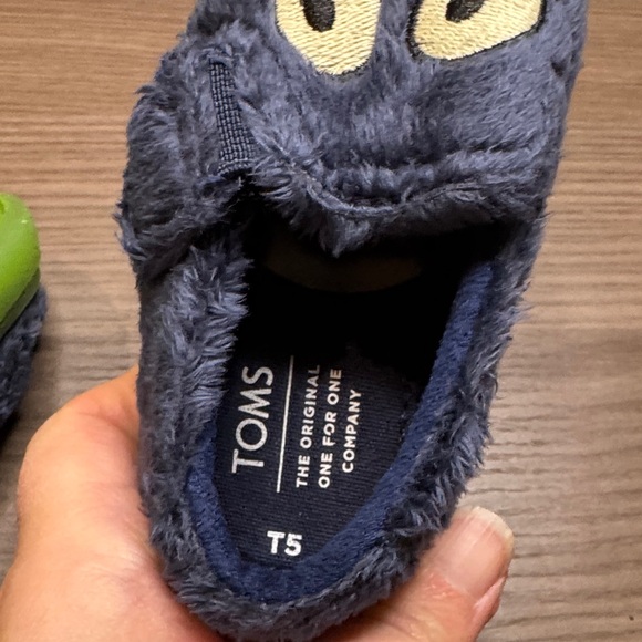 Toms Blue Fuzzy Monster Kid’s Shoes - Picture 4 of 5